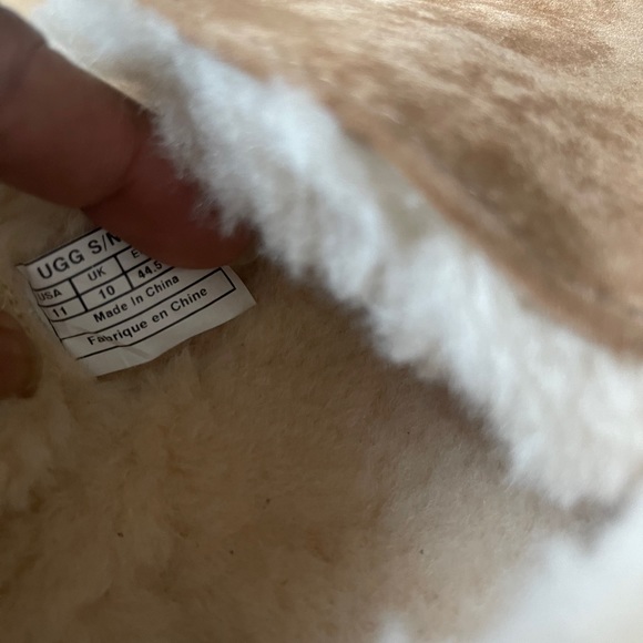 Men’s UGG slippers - Picture 3 of 8